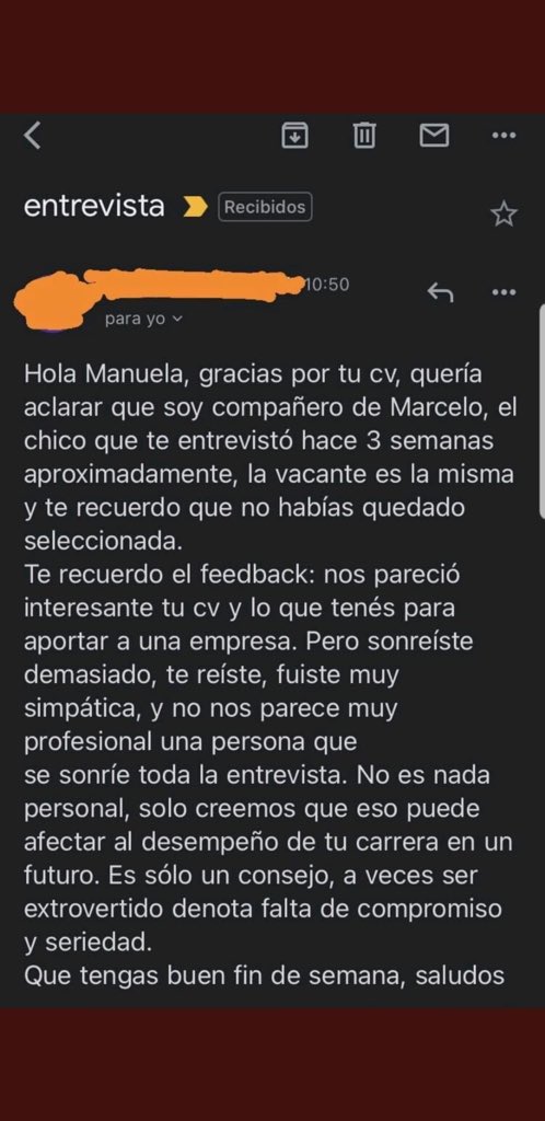 Ahora sonreír o reírse mucho y ser "simpática" no es profesional. ¡No jodas!