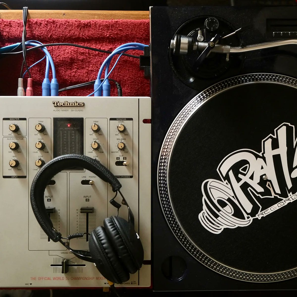 Alchemy_Co_'s tweet photo. RAH! Records LP Slip Mat 

📸: @yaknowcheck
ℹ️ https://t.co/cIoHLIdr9N
.
.
.
.
.
#rahrecords #lp #slipmat #yaknowcheck #technics #dj #turntable #music #vinyl #records #sydney #australia #oz #ozhiphop #alchemy #alchemyclothingcompany https://t.co/jUKKjEZgcq