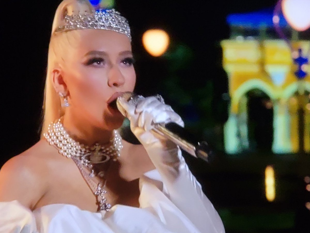 ArtistryInCards's tweet photo. #ChristinaAguilera at #Disneyworld anniversary special #DisneyWorld50 #MagicKingdom #disneyworldmagic #teammould https://t.co/gk2ri5ThgN