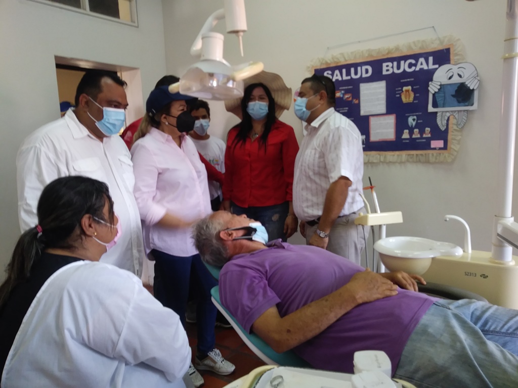 NoticiasMgta's tweet photo. Ministra de Educación visita Nueva Esparta y lleva “Una gota de amor para mi escuela” https://t.co/8Hn3p67mLp

#VacunateSinCita #NuevaEsparta #educacion 

@yelitzePSUV_ 
@MPPEDUCACION 
@EducacionNvaE 
@NorisSotoF https://t.co/IwYvYOHEuq
