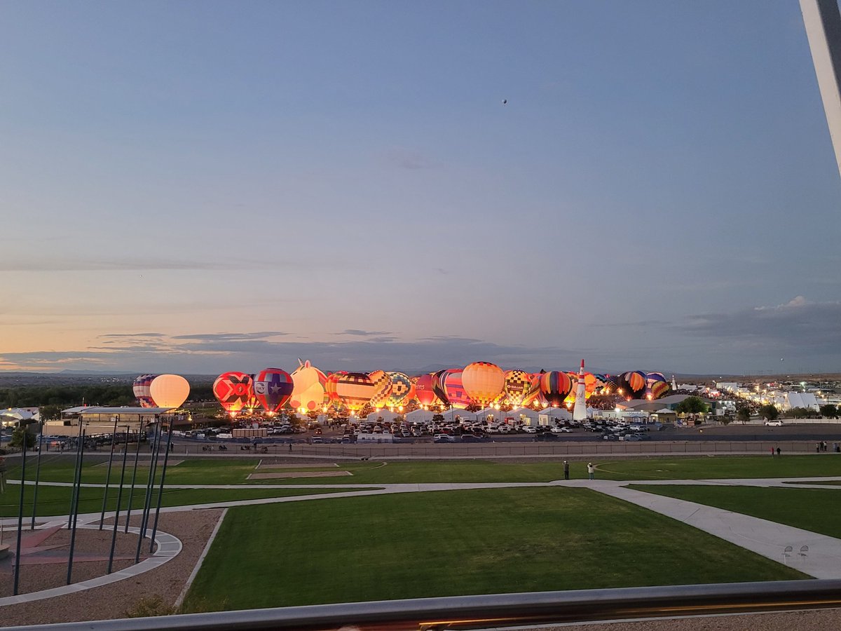 InnovationDean's tweet photo. Beautiful @UNMAnderson event last night at the Albuquerque @balloonfiesta. "You'll never shine if you don't glow"!  So great to see the crowds and the sights.  
@UNM @ABQEconDev @cabq https://t.co/on6krKAmrW