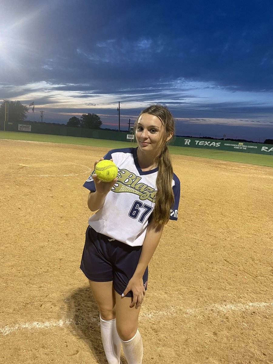Blaze16u's tweet photo. Toni “Butter” Meyer hit one out in dramatic fashion. The 2024 Rockdale kid held it down the circle today too. https://t.co/HwNyJw8DzC