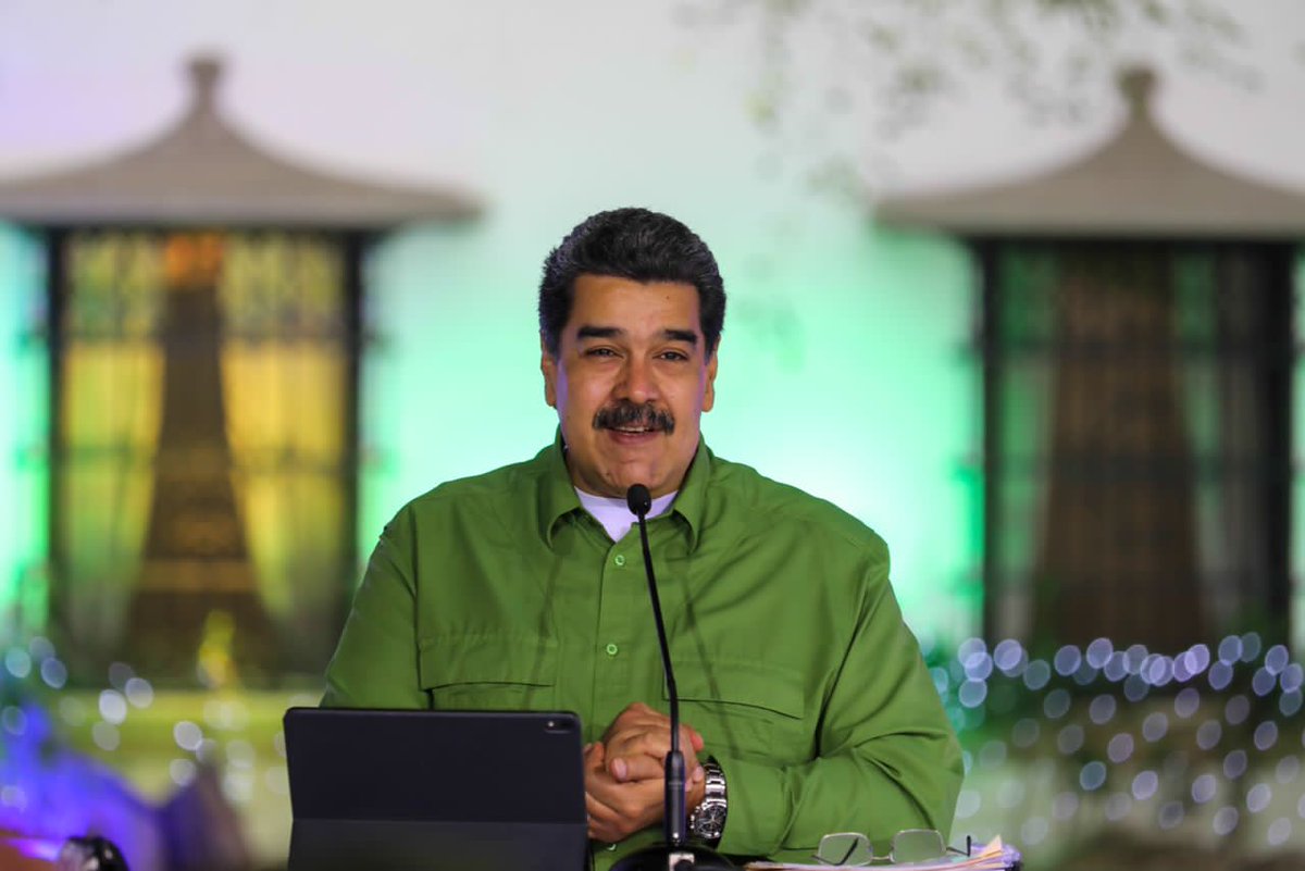 NicolasMaduro's tweet photo. Buena jornada de balance de la lucha contra la Covid-19, con información, orientaciones y datos actualizados en la defensa de la salud. Desplegados con la vacunación casa por casa, reinauguraciones y rehabilitación de centros de salud para el pueblo. ¡Indetenibles! https://t.co/Qj4uCcr1eT