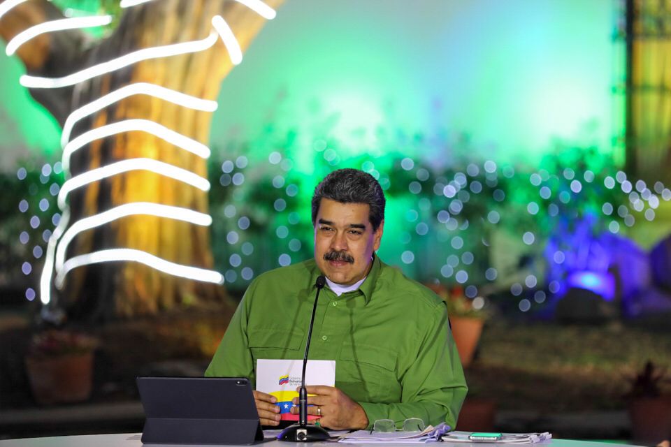 NicolasMaduro's tweet photo. Venezuela respalda la iniciativa propuesta por el Presidente Xi Jinping y la República Popular China para el Desarrollo Global, con una agenda de Paz, cooperación, solidaridad y desarrollo compartido para la humanidad. ¡Otro Mundo Mejor Es Posible! https://t.co/8uRZgFnJGq