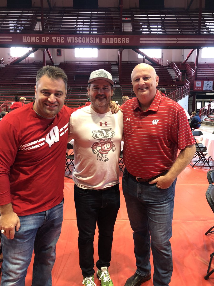VodkaAndWiscy's tweet image. Three Badgers’ First Team All Big Ten Kickers here from 1990 all the way to 2000. Great meeting Rich Thompson and spending time with Matt Davenport! Who said Barry didn’t love Kickers?! 
#scoringpoints #smartestguysontheteam 👌😁
