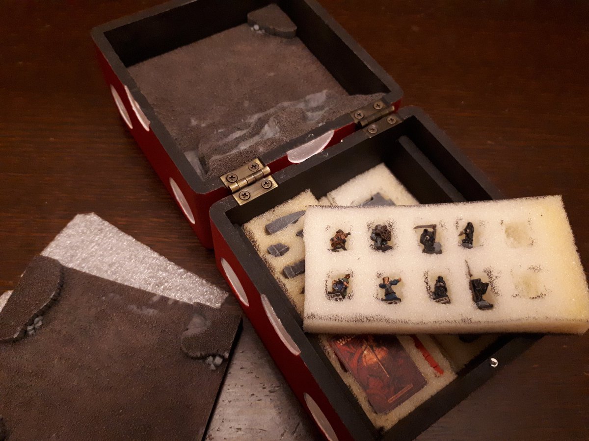 13over13's tweet image. IT'S DONE!!!

What started in early July as a single model to use as a #VentureToken in #MTG turned into a full #Warhammer display. It's a tiny #wargaming table in a box, complete with terrain and foam storage.