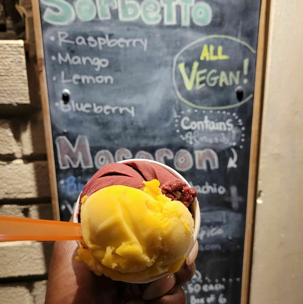 dolce_brooklyn's tweet photo. Our Mango and blueberry are a great combo. You still have time. Swing by before 10 pm tonight https://t.co/uJ7EYzJbax