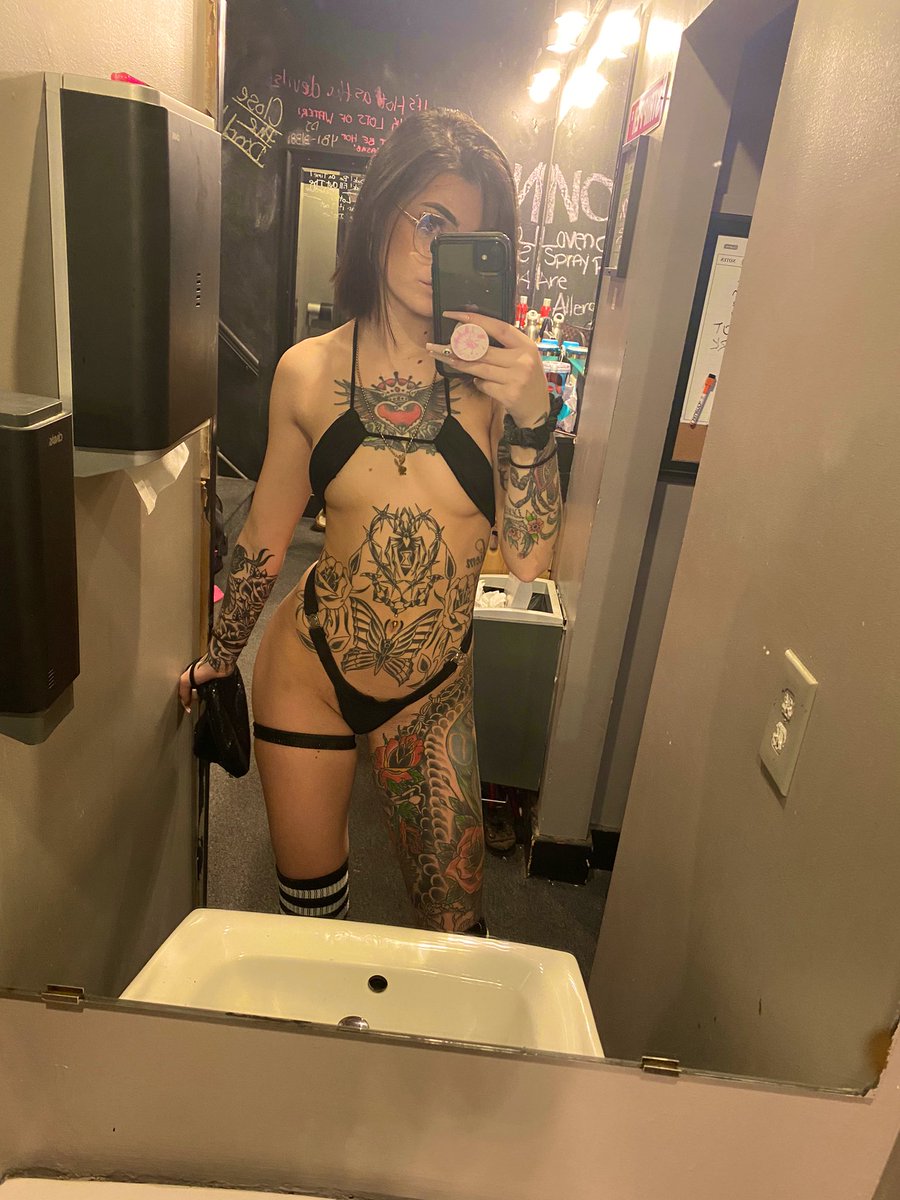 janedoeroc's tweet photo. Sunday funday 😜 come grab a drink and a dance 🖤 https://t.co/lL7YXNThFi