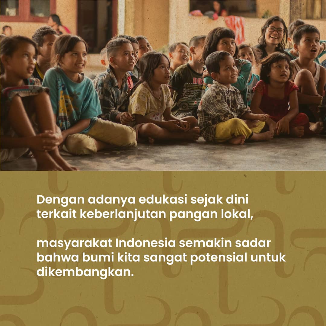 RohanaAPutri's tweet photo. Anak cucu kita nantinya adalah penerus warisan kekayaan pangan lokal kita.
Mari kita kenalkan kepada mereka, betapa beragam dan kayanya hasil bumi tanah air kita. Ajarkan ke mereka bagaimana agar mereka dapat melestarikannya.
#lpdp_ri
#DiriUntukNegeri #AkuPastiMengabdi
#PK175 https://t.co/f4YGmjB8LD