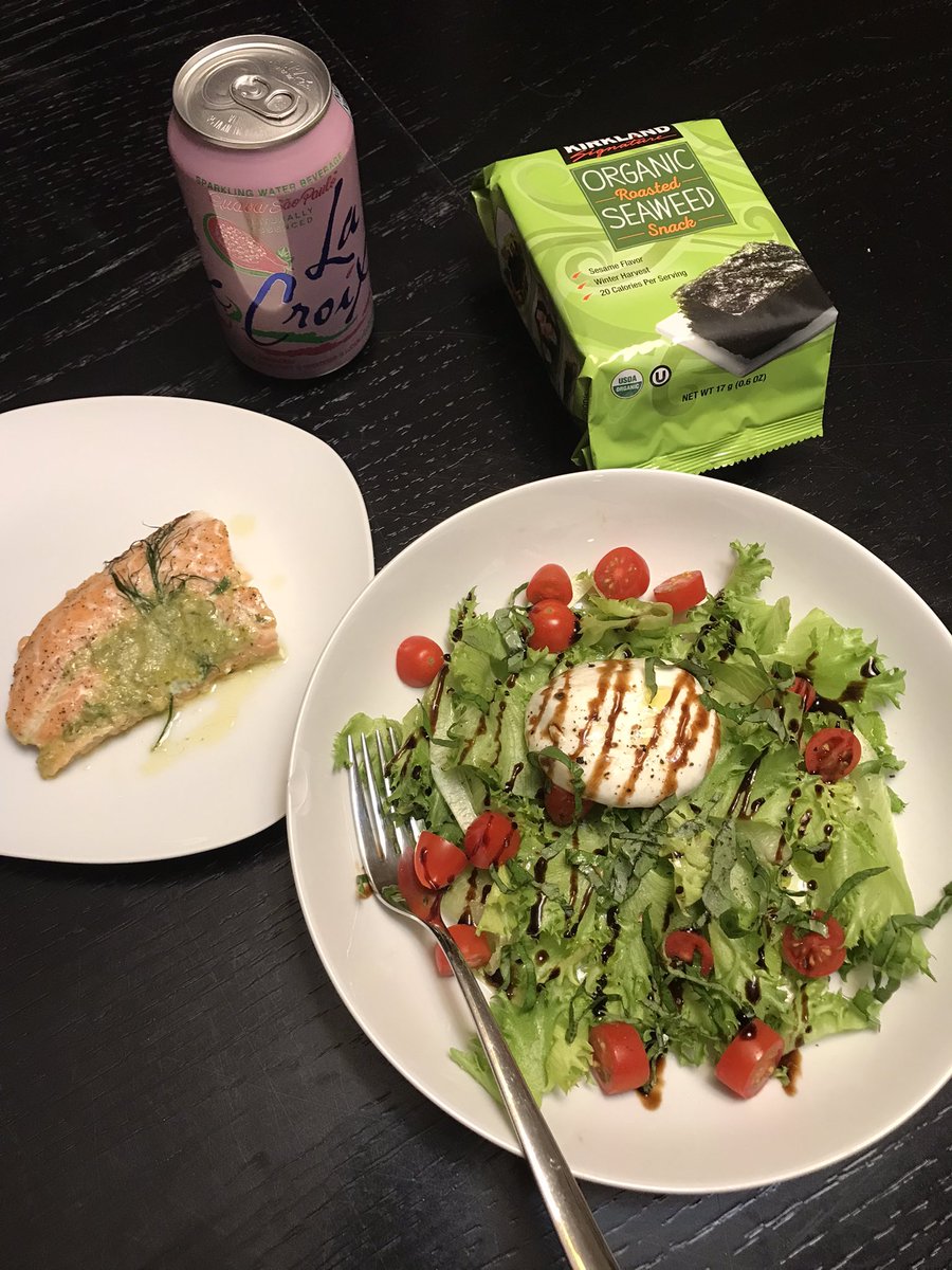 KenjiHeilman's tweet photo. Fat Load Day 7 of 10 π
Weights today ππ»ββοΈ Felt a little flat
Post-workout: @liveowyn protein shake,
Burrata salad w/ 4oz Salmon, 1 pack of seaweed, 2 π§ olives (2nd day in a row for this meal π)
3 more days before re-introducing carbs!
#keto #SpringfieldMarathon π€ https://t.co/KsbmrVkisx