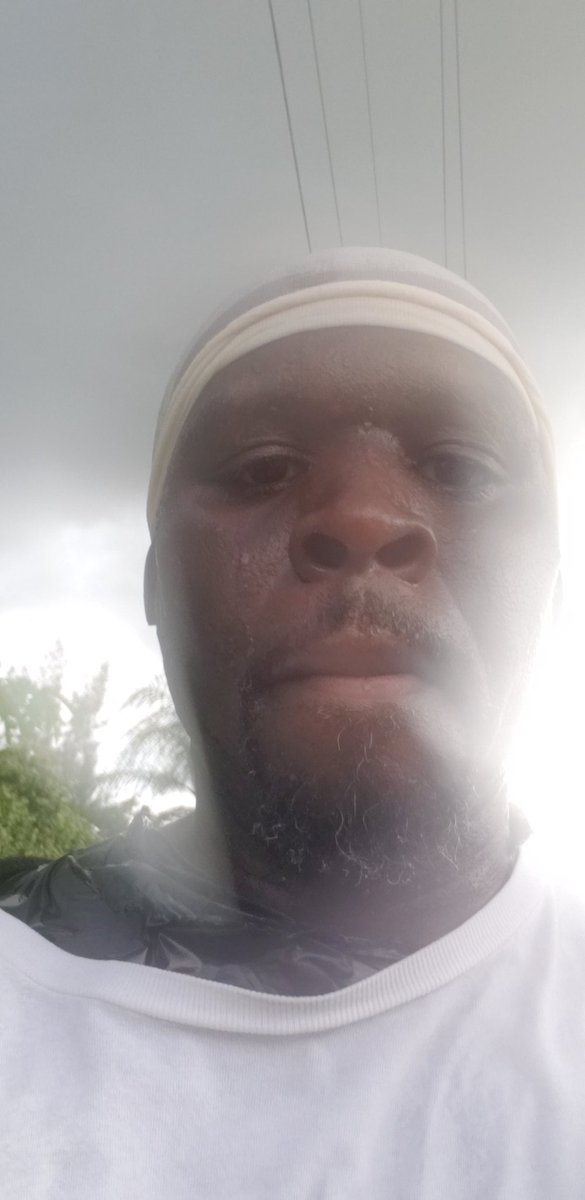 iPresScott's tweet photo. Me in running outside before the storm comes https://t.co/6ytX4LINB0