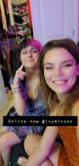 Sorry for the blurry pic bc I shake now apparently?? Come see us online now!!  https://t.co/Q9mVAI4owE