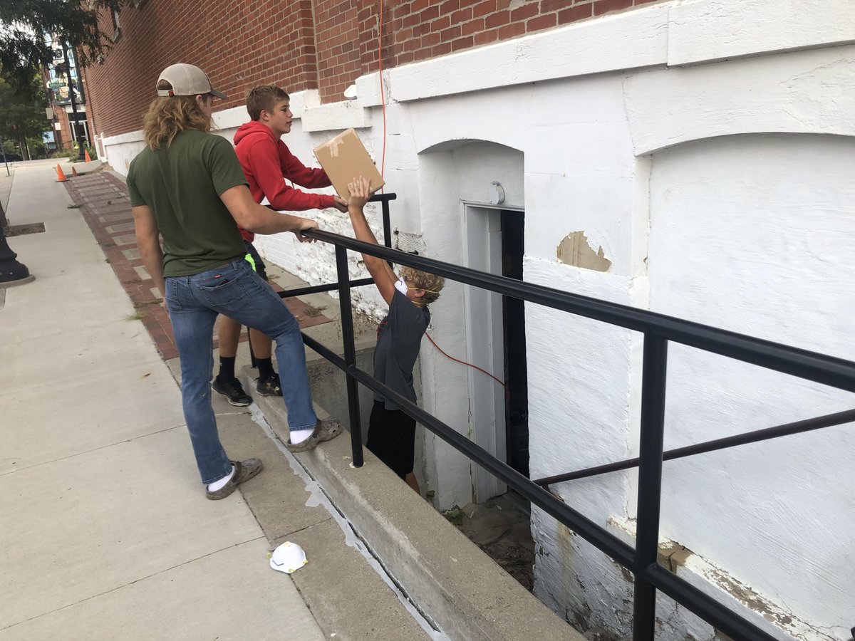 BirksSean's tweet photo. Great seeing our kids give back to our community! #creatingacultureforlearning https://t.co/VUJyA8eq6I