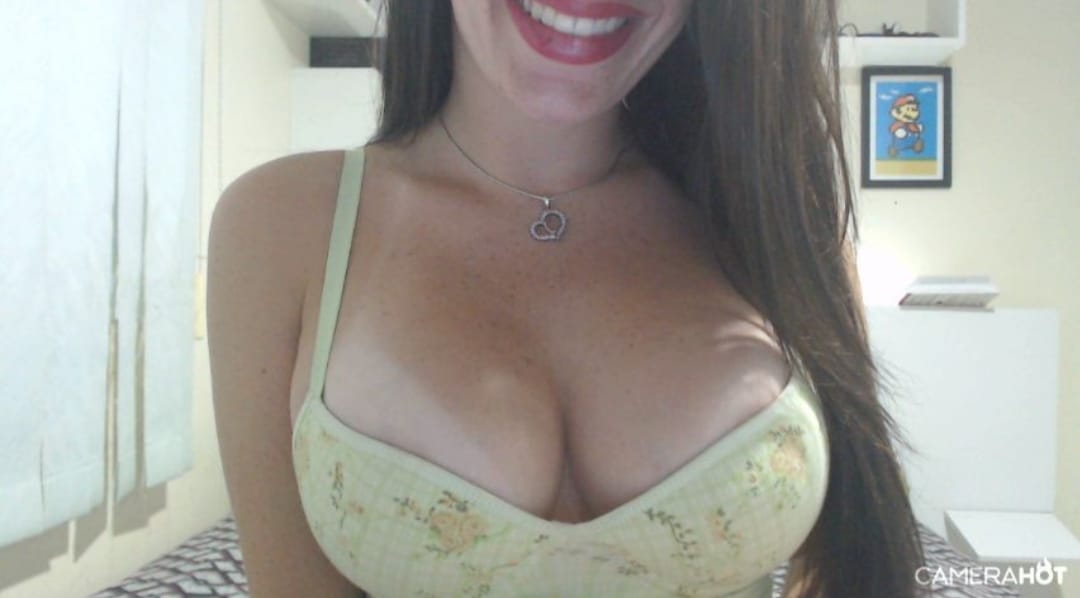 camerahotbr's tweet photo. Apaixonante, dona de um olhar sedutor e lábios carnudos, que alternam entre esse sorriso maravilhoso e um beicinho pra lá de sexy. Tem como resistir à Samy Foxx?!! https://t.co/rkFGlBXbg3 https://t.co/VBOf0Qk2MM