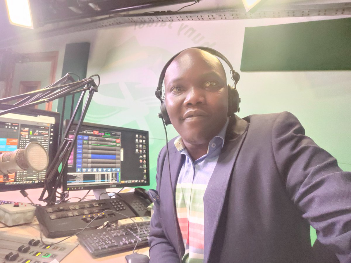 Ruodha, chunya koro kuwe mos, Chandruok osekadhona;
Kuwe mari koro ni e chunya, Kuom teko mar wachni, Ruoth.
Bed koda pile, Jawarna, Kik iweya kenda ngang';
Eka danyal chopo ka maner cha, Abed kodi nyaka chieng'.
#NguonoMarNyasaye Obed kodi ndalo duto mag ngimani.
Machiegni