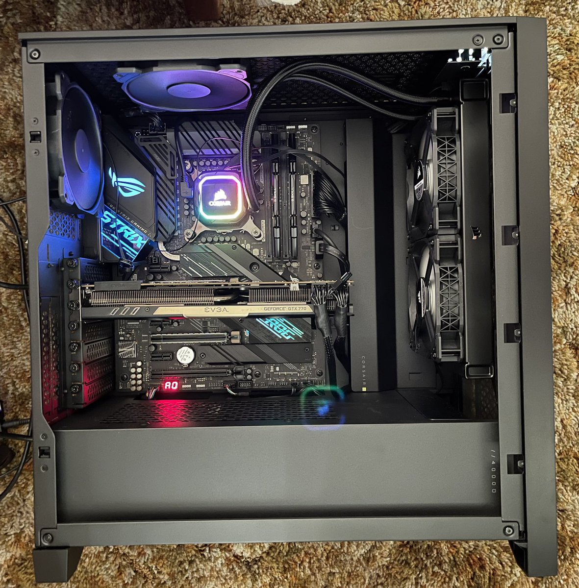 d4ppz's tweet image. When you’re the go to #IT person for your entire family
Love putting together new builds - something about clean builds 🤙
#PCMasterRace #ComputerFundamentals