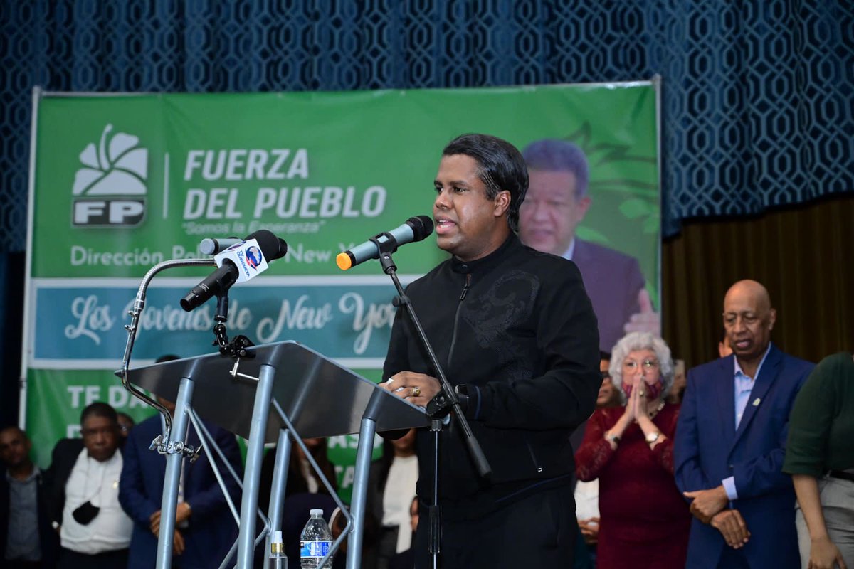 Nuestro querido <a href="/Ernestojim/">Ernesto Jiménez</a> hoy domingo 3 de octubre de 2021, asistió a un acto de FP en NY, encabezado por el Pdte. <a href="/LeonelFernandez/">Leonel Fernández</a>, para recibir un reconocimiento a su padre, el Dr. <a href="/domingojimenez/">Domingo Jiménez</a>, por el magnífico trabajo como enlace en esa zona. 👏🏼👏🏼 ¡Gracias!