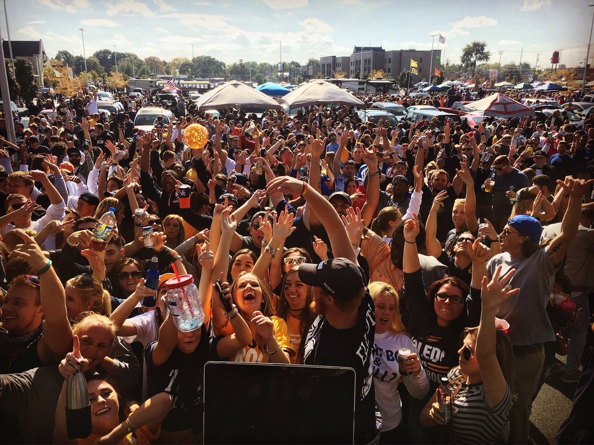 UT_Problems's tweet photo. Saturday Rocket Hall Parking lot better look like this again! 🤫🚀#Toledohomecoming https://t.co/7PJncS3Hvd