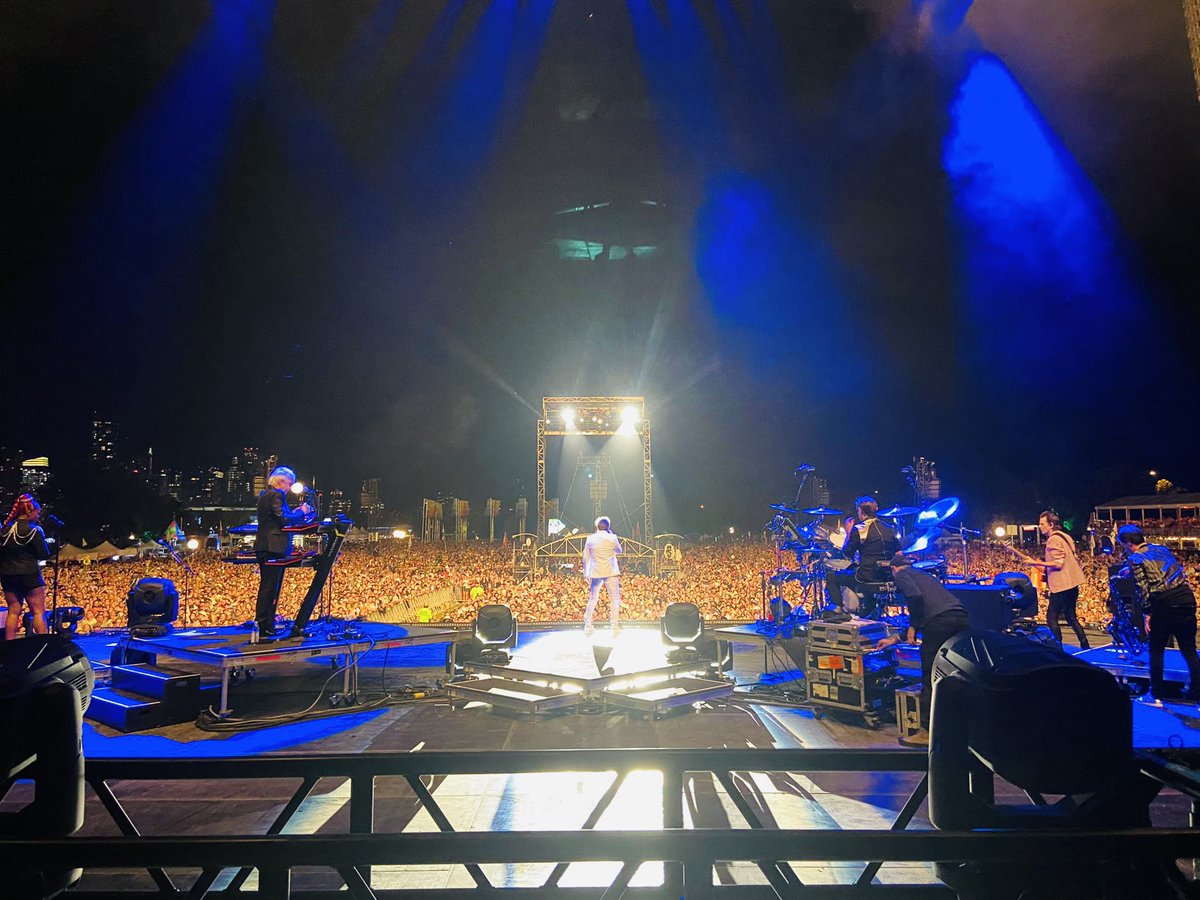 duranduran's tweet photo. Thank you for a great night, @acllive - we will be back to play for you again next weekend! #duranlive https://t.co/OJe6fUvbN1