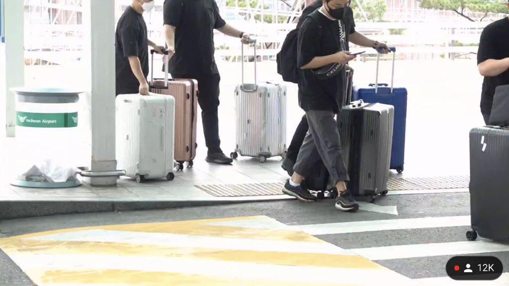 vousjay's tweet photo. คำถามคือลิซ่าไปอยู่ปารีสกี่วัน สิบคะแนน5555555555 https://t.co/ajzlwniMhV