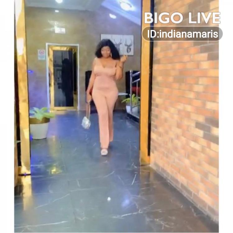 Come to chat in 🍑🍭𝐁ΔＤ𝐑Ａн🍭🍑's LIVE room and earn bonus! New users fill in my invitation code 141906882 and find more surprises!