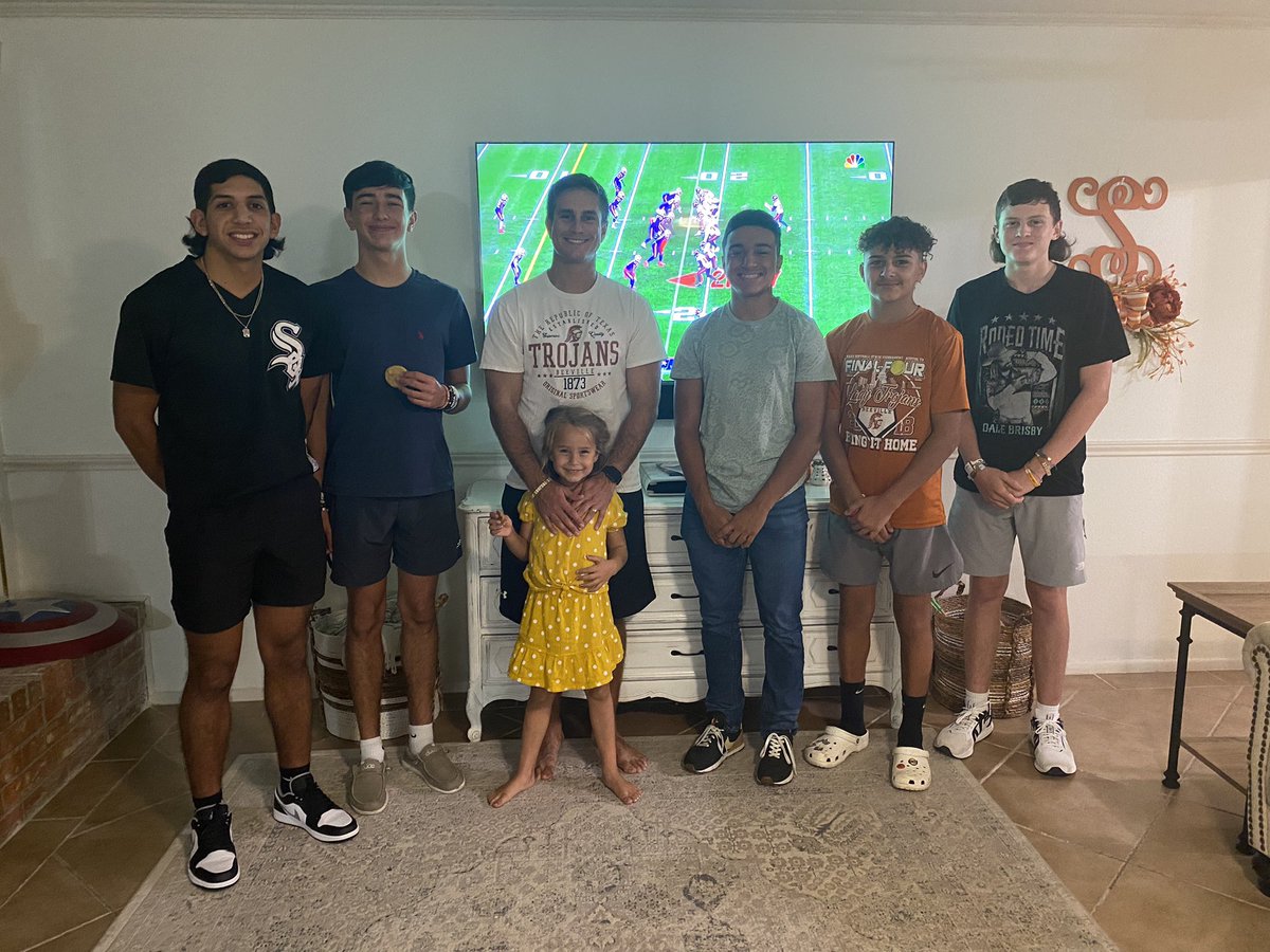 EricSoza8's tweet photo. 2021 Annual Bye Week QB Dinner was a success! Thanks to these 5 young men for the fellowship with my family tonight. They epitomize hard work on and off the field. Tomorrow begins the 3rd Quarter of our Season! District play! #TrojanFamily https://t.co/C9y180akAK