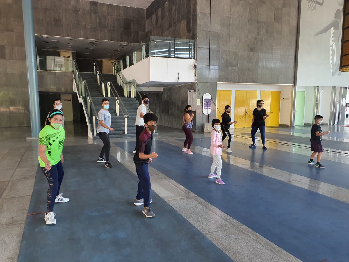 fencingtraining's tweet photo. Weekend #fencing lessons were fun!The stretching and #swordplay is a great prep for the weekdays! Happy Monday #fencers https://t.co/iiXLfFBijS