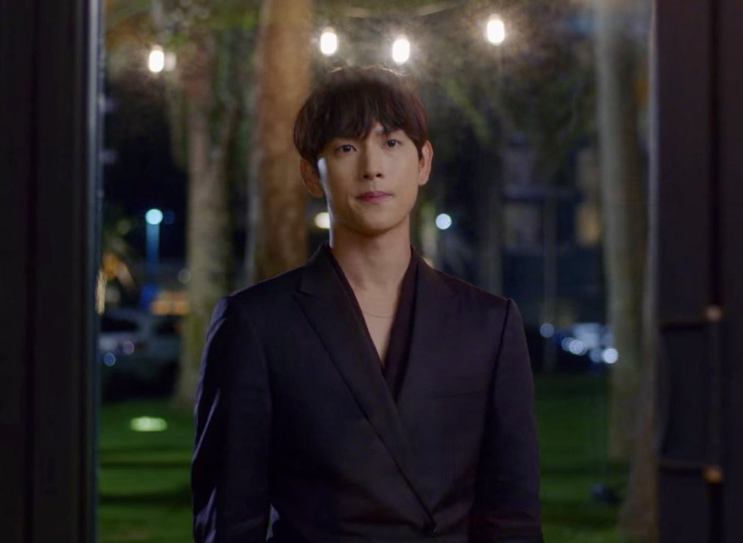 Okay but Siwan as Ki Seongyeom is also such a treat to the eyes! From his track, to casual to formal clothes. 😍

#RunOn  #YimSiwan #ImSiwan #임시완