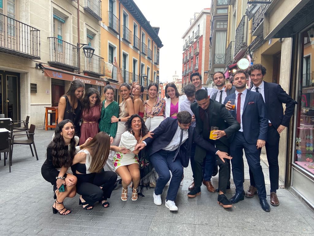 alberto_11g's tweet photo. Venia a deciros que estos chavales son arquitectos https://t.co/adNbWxF8jG