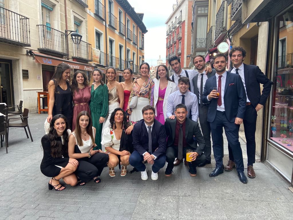 alberto_11g's tweet photo. Venia a deciros que estos chavales son arquitectos https://t.co/adNbWxF8jG