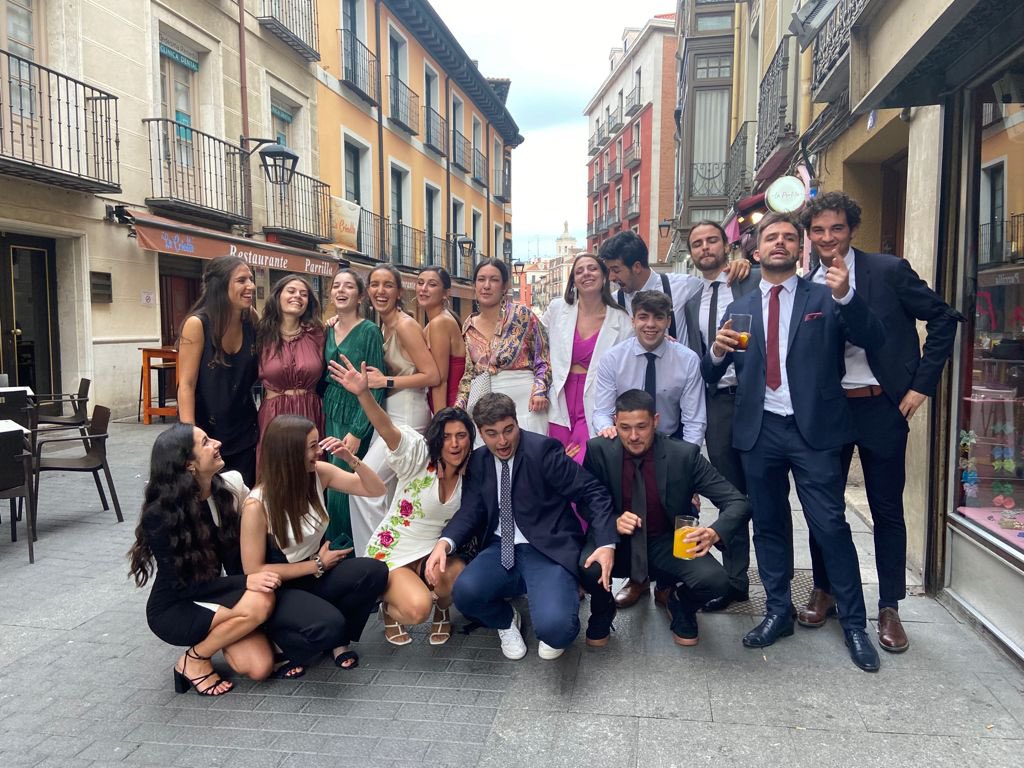 alberto_11g's tweet photo. Venia a deciros que estos chavales son arquitectos https://t.co/adNbWxF8jG