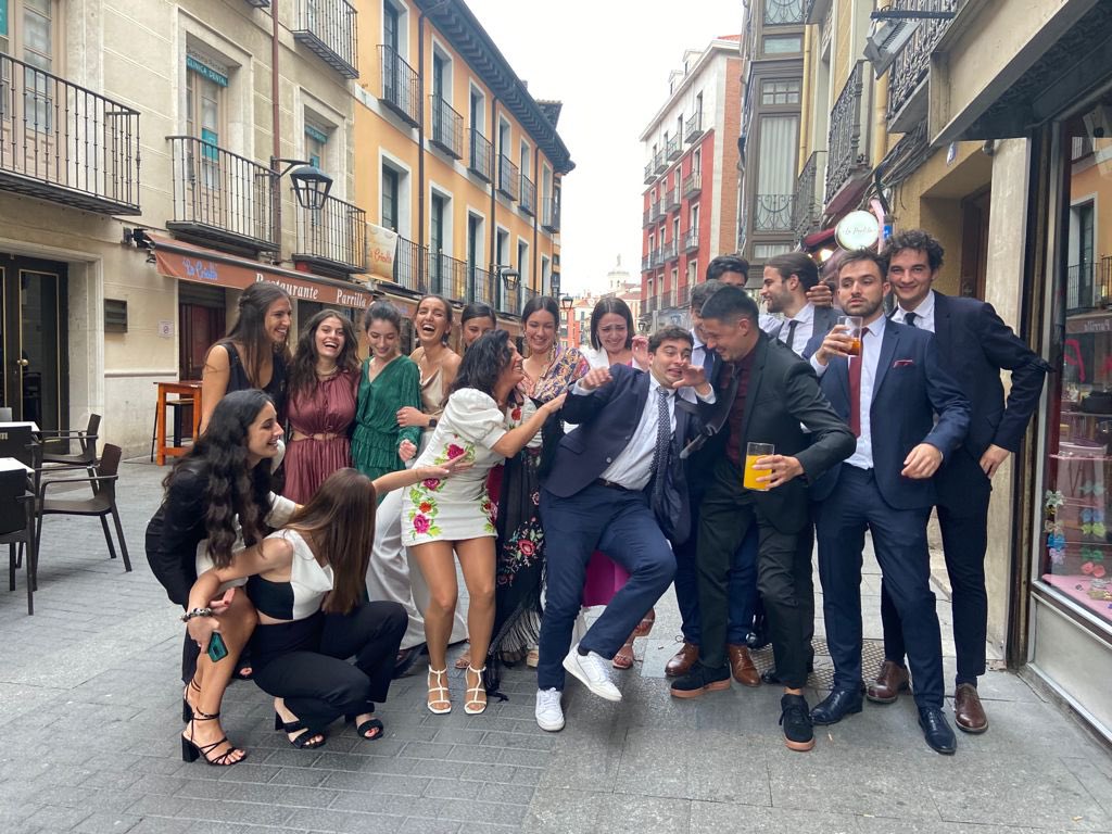 alberto_11g's tweet photo. Venia a deciros que estos chavales son arquitectos https://t.co/adNbWxF8jG