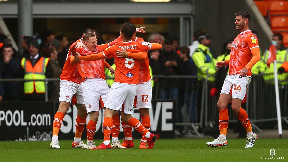 BlackpoolFC's tweet photo. 😀 Morning. 👋

🍊 #UTMP https://t.co/YFpFp4aXLj