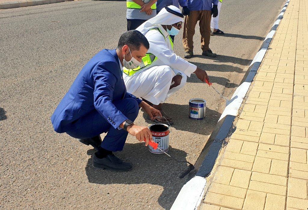 b_alshnan's tweet photo. #مشاركة_مجتمعية| 

نضمت ادارة المشاركة المجتمعية في @b_alshnan مبادرة #معالجة_التشوه_البصري  بالتعاون مع فريق @tvtc_g_Shinan التطوعي ، حيث تم اطلاق المبادرة بحضور رئيس بلدية محافظة الشنان وعميد الكلية التقنية بالشنان م.سامي العسكر ومدير الخدمات بالبلدية . https://t.co/r0KyORcftd