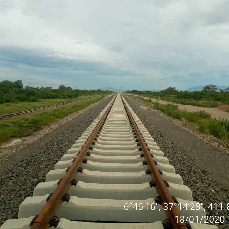 SaidMazrui's tweet photo. KAZI INAENDELEA 🇹🇿 🚉

Mradi wa Reli ya Kisasa (SGR) Kazi Inaendelea 🚉

1. Ujenzi wa SGR Dar es Salaam hadi Morogoro (Km 300) 93.5%

2. Ujenzi wa SGR Morogoro hadi Makutupora (Km 422) 71%

3. Ujenzi wa SGR Mwanza hadi Isaka (Km 341) 4%

#KaziIendelee 
#UtekelezajiwaIlaniyaCCM https://t.co/LsIC0jPUJk