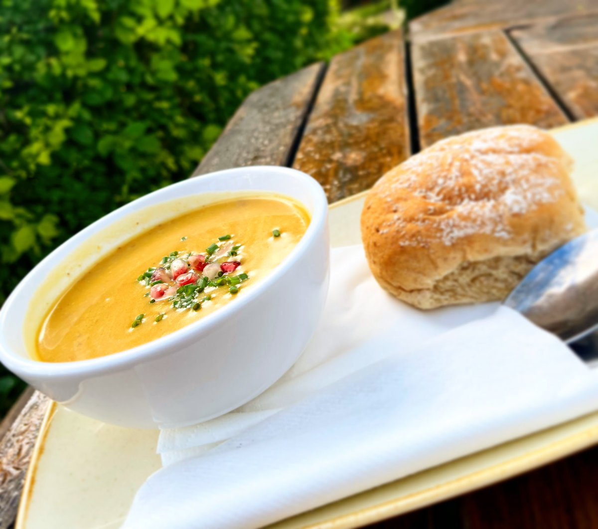 theballoontree's tweet photo. 🍂 Autumn in a Bowl 🍂 

Chef Emma 👩‍🍳 has taken some Home Grown Balloon Tree Pumpkins 🎃 and made this Pumpkin, Roasted Hazelnut &amp; Ginger Soup. Just the start of seasonal pumpkin dishes. 🥣 

#pumpkinseason #homegrownpumpkin #pumpkinsoup #pumpkinpatch #pumpkin https://t.co/Ubwimceb0f