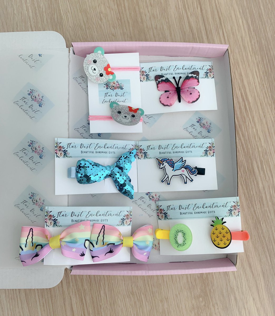 💕🌈🤩 Happy Monday everyone, here’s a new bow box I have added to my Etsy shop.  #Etsy #bowbox #happymail #kidsgiftideas #hairbows #kidshair #hair #presents