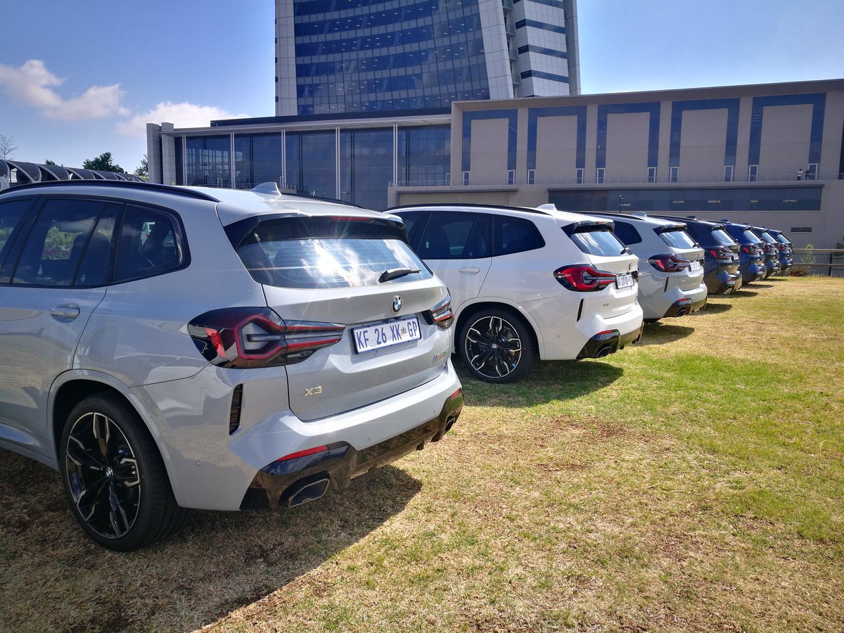 BMW is launching the new updated X3 today. The car is built here in Tshwane at Plant Rosslyn. Two models available for us to drive are the 20d and M40i xDrive.

#BMWX3 THEX3 #IN4RIDE #X3