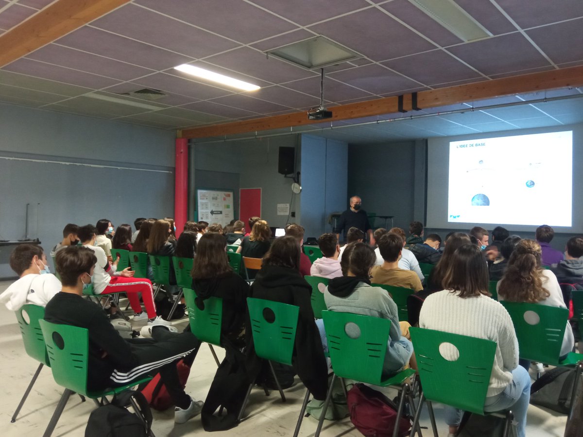 IMTMinesAles's tweet image. Lancement de la fête de la science avec l&apos;intervention de Vincent Chapurlat, enseignant-chercheur à @IMTMinesAles, au lycée Jean-Baptiste Dumas pour les secondes Euro-ingénieur. 
Le thème de la conférence❓ 
« Complexité et recherche, place 
du chercheur et de l’ingénieur »