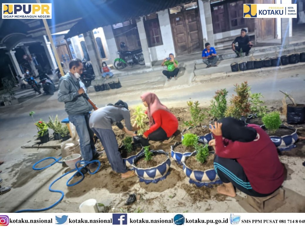 KPonorgo's tweet photo. Estetika RTH Ds.Sragi kec.sukorejo kab.Ponorogo terus berproses tak kan mengingkari hasil https://t.co/cVzN9zZKxh