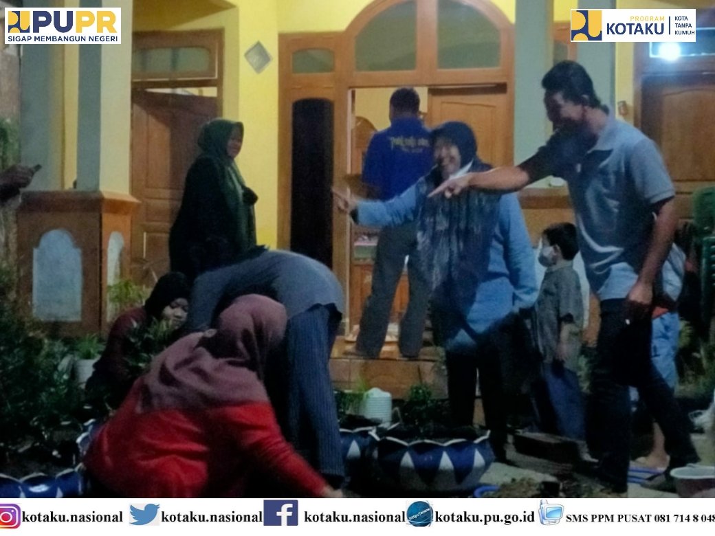 KPonorgo's tweet photo. Estetika RTH Ds.Sragi kec.sukorejo kab.Ponorogo terus berproses tak kan mengingkari hasil https://t.co/cVzN9zZKxh