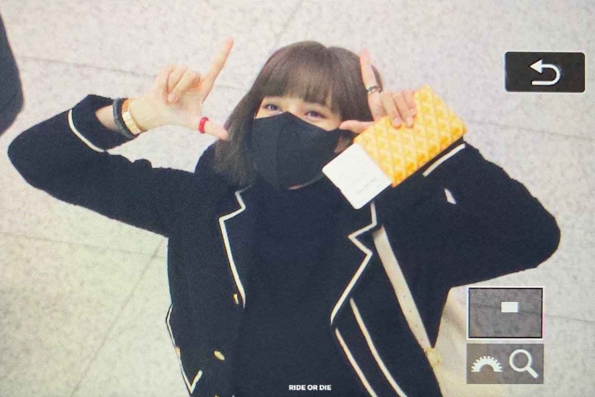 larideordie's tweet photo. 211004 #BLACKPINK #LISA https://t.co/WFWBOczXmK