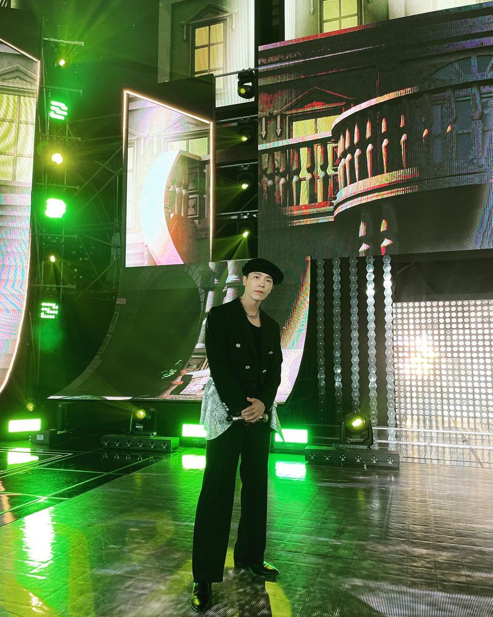 teukables's tweet photo. 211004 Donghae's IG update: even though I wasn't able to be there until the end of the award ceremony, I watched it all on live broadcast!! Thank you for being together with us at every moment !! ELF https://t.co/4h6TiXa4NB https://t.co/NgSnptFrrs