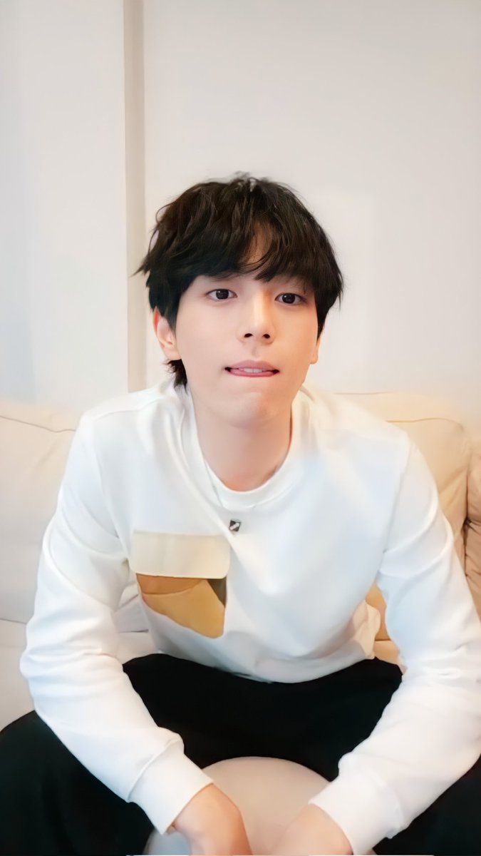 Whale1796's tweet image. แค่แคปในไลฟ์เล่นๆยังขนาดนี้ ในโฟโต้บุ๊คก็พลาดไม่ได้แล้วป่ะ @uppoompat
#มีCodeLiveวันเกิดอัพยังนะ #UP1stPhotobook