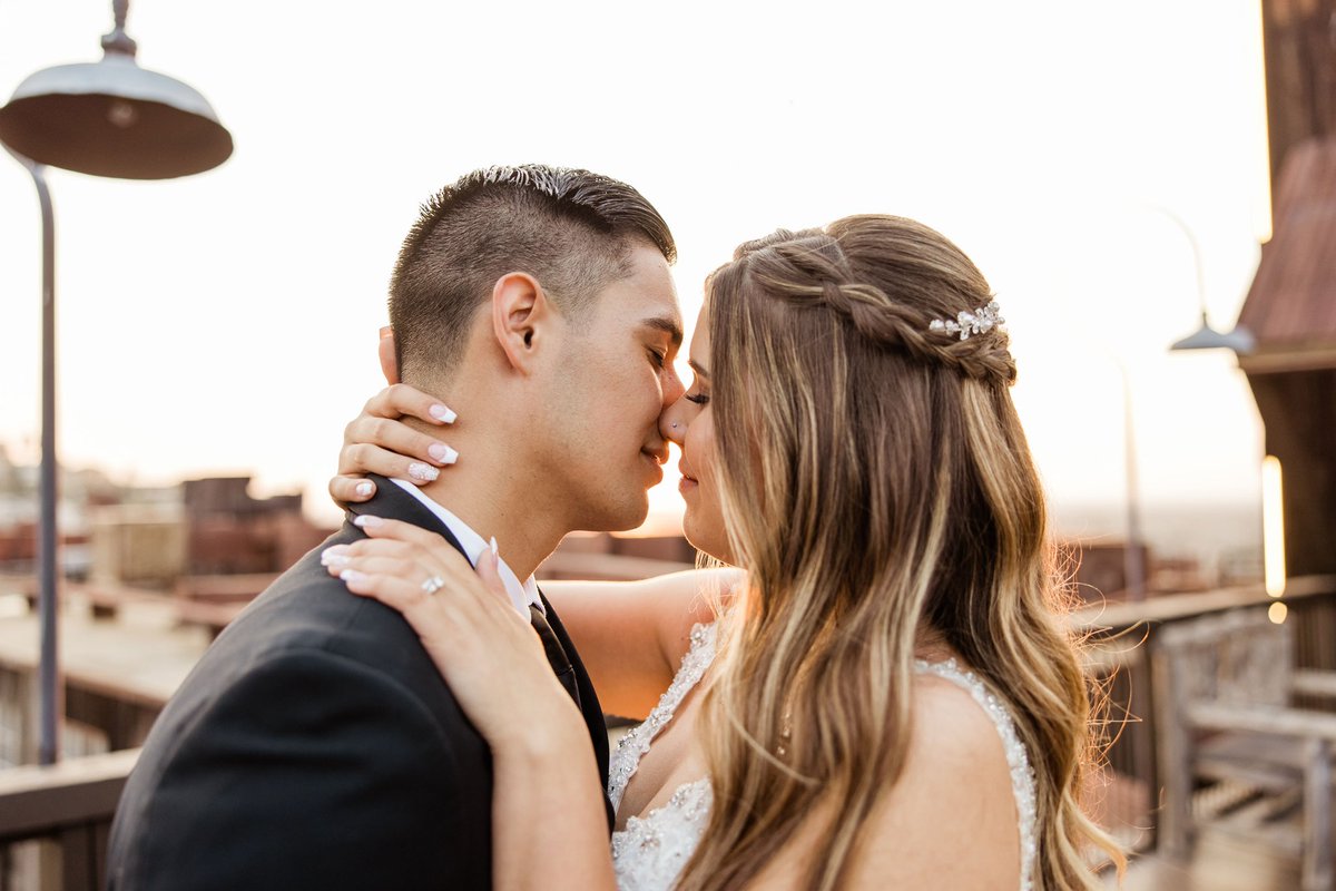 _caswhite_'s tweet photo. my husband💍 https://t.co/fQUF8C8rbB