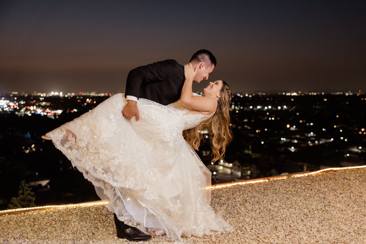 _caswhite_'s tweet photo. my husband💍 https://t.co/fQUF8C8rbB