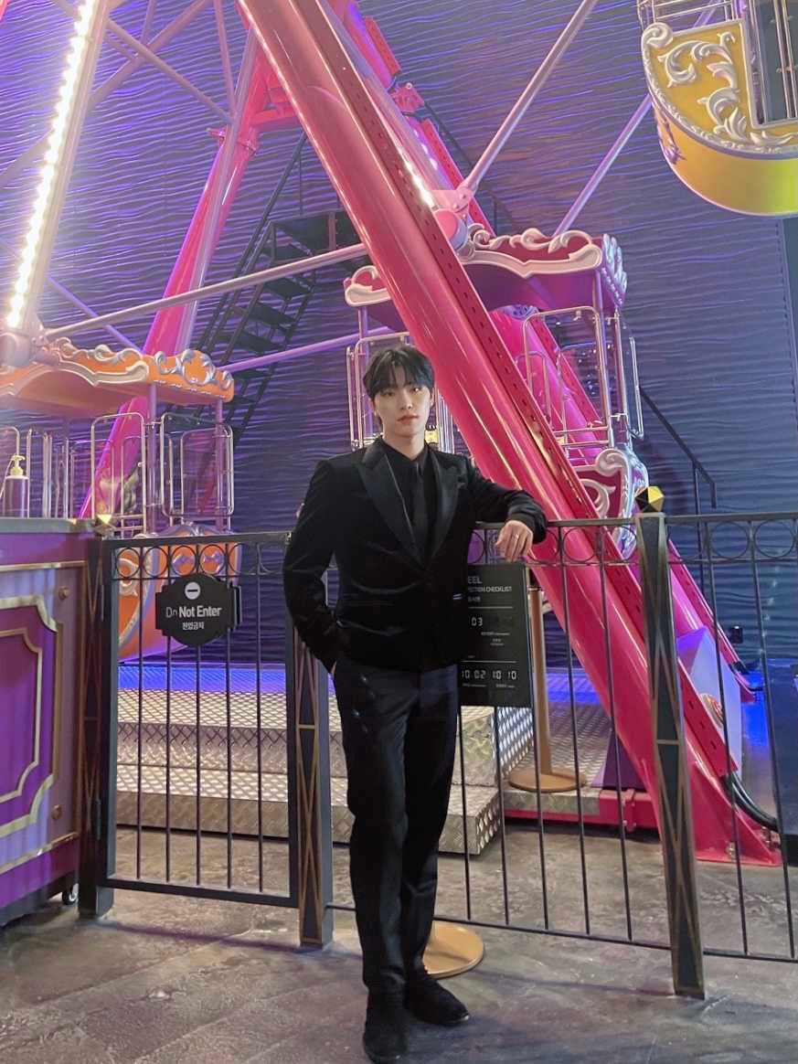 din0rara's tweet photo. OH M GEE 
hot dino hot mullet hot outfit hot pic 😍🥵🥵
#seventeen #세븐틴 #아타카 #attacca #dino #디노 #이찬 #leechan https://t.co/uLEl72ilBv