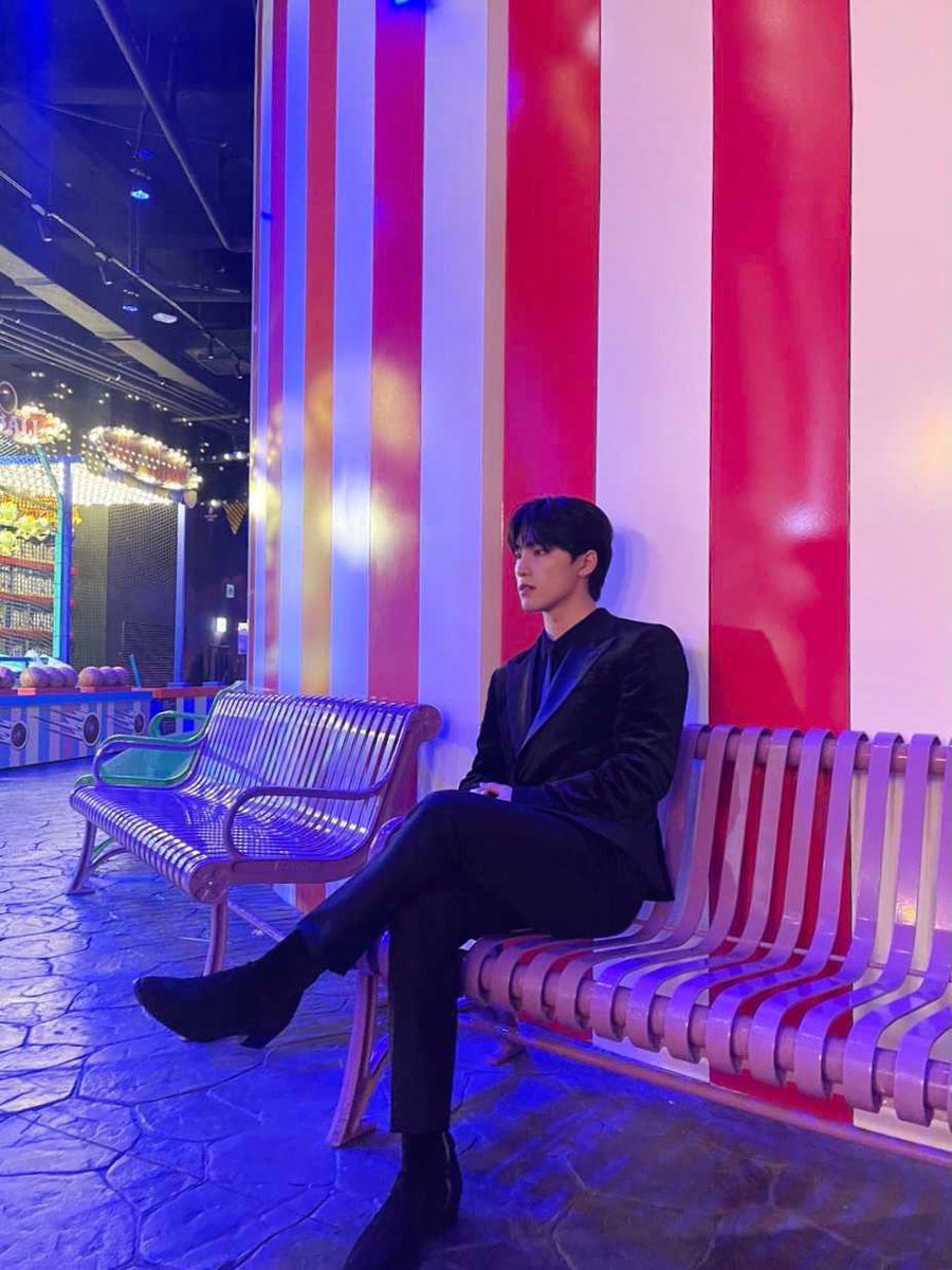 din0rara's tweet photo. OH M GEE 
hot dino hot mullet hot outfit hot pic 😍🥵🥵
#seventeen #세븐틴 #아타카 #attacca #dino #디노 #이찬 #leechan https://t.co/uLEl72ilBv