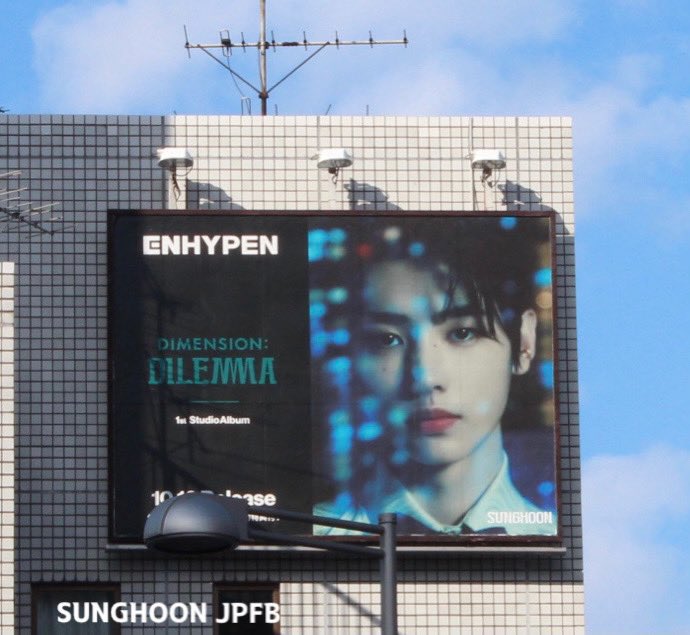 CODE7GLOBAL's tweet photo. More pictures of Sunghoon's promotional ad for DIMENSION : DILEMMA spotted in Japan! © SUNGHOON JPFB #SUNGHOON #박성훈 https://t.co/42DmhAU3W1