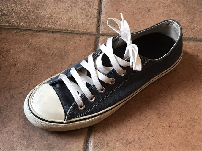 編上靴のみならず、スニーカーや安全靴の靴紐まで「=××」に結び始めたりする。>RT 